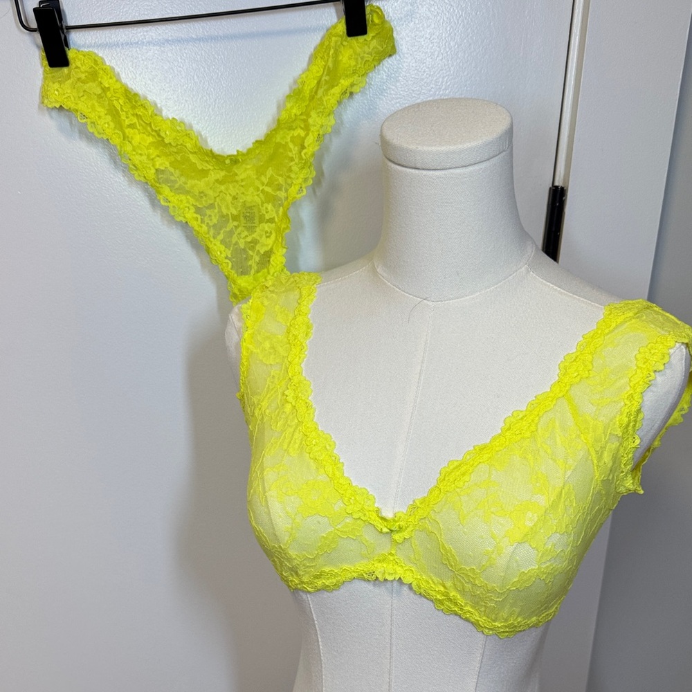SKIMS Vibrant Neon Yellow Lace Bra and Panty Set S thong M bra